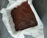 Hình bước làm 5 của món Bánh Brownie mềm ẩm ít ngọt