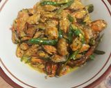 Foto langkah ke 3 dari resep Tumis kerang bumbu kuning cabe hijau.