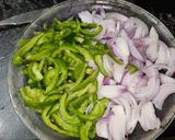 रोटी पिज़्ज़ा(Roti pizza recipe in Hindi) रेसिपी चरण 4 फोटो