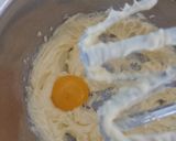 Foto langkah ke 2 dari resep Strawberry Butter Cookies.