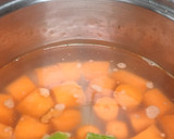 Foto del paso 1 de la receta: Crema fría de zanahorias y mango 🥭