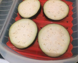 Foto del paso 2 de la receta: Moussaka de berenjena, patata y boloñesa vegetariana en estuche Lékué