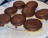 Foto del paso 6 de la receta: Alfajores de maicena con coco 🥥 o bañados de chocolate 🍫