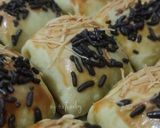 Foto langkah ke 6 dari resep Bolen Pisang Cokelat Keju.