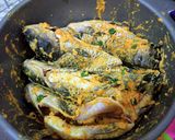 Foto langkah ke 4 dari resep Pepes ikan mas daun kemangi.