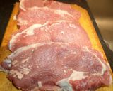 Foto del paso 1 de la receta: Bifes de chorizo con guarnición de puerros y hongos al vino blanco