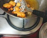 A picture of step 4 of Moong dal pakoda.