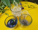 Hình bước làm 1 của món Trà hoa đậu biếc hạt chia