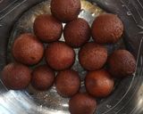 A picture of step 4 of Dry milk ky gulab jamun.