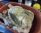 Foto del paso 1 de la receta: Pollo al limón horneado en cocotte de barro