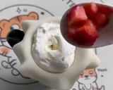 A picture of step 4 of Strawberry Mochi.
