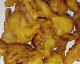 A picture of step 2 of Onion Pakode.