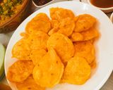 A picture of step 4 of Aloo phulki.