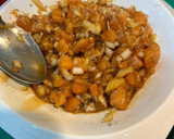 Foto del paso 3 de la receta: Tartar de salmón y Granada (o mango) sobre hoja de lombarda