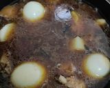 Foto langkah ke 5 dari resep Ayam Kampung Telor Kuah Kecap.