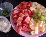 A picture of step 1 of Mix fruit mint cooler.