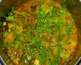 A picture of step 11 of Aloo aur seem ki sabji.