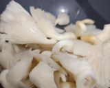 Foto langkah ke 2 dari resep Tom Kha Gai (Sup Ayam Bersantan).
