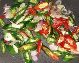 Foto langkah ke 1 dari resep Tumis Cumi Cabe Bawang.