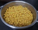 A picture of step 5 of Panipuri chat.