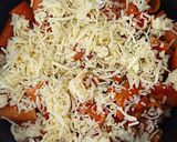 Foto del paso 5 de la receta: Rigatoni con Tomate, Pimiento, Aceitunas y Panceta con Queso Mozzarella Gratinado