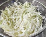 รูปขั้นตอนการทำที่ 1 ของ ผัดกะหล่ำปลีหมูวุ้นเส้น