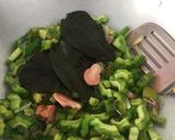 Foto langkah ke 6 dari resep Tumis pare cumi.
