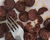 Héjában sült krumpli, kolbásszal és tejfölös öntettel recept fázis 2 fotója