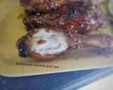 Foto langkah ke 8 dari resep Simple Caramelized Honey Garlic Drumstick.