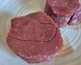 Une image de l'étape 1 de Tournedos de boeuf à la crème onctueuse légère en cocotte😃.
