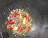 Foto langkah ke 2 dari resep Udang asam manis dengan telur puyuh.