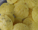 सूजी की इंस्टेंट मसाला इडली (sooji ke instant masala idli recipe in Hindi) रेसिपी चरण 4 फोटो