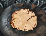 A picture of step 4 of Jowar atta paratha.
