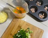 Foto langkah ke 1 dari resep Cheese Egg Muffin.