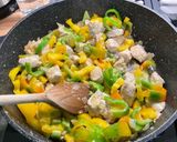Une image de l'étape 19 de Poulet au lait de coco et poivrons.