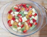 A picture of step 4 of Fruity Yakult Jelly Cake.
