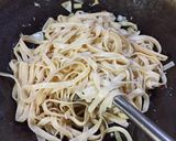 Foto langkah ke 3 dari resep Fetucini Aglio Olio sambal matah.