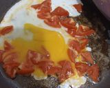 Foto langkah ke 2 dari resep Tomato Scramble Egg.