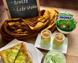Foto langkah ke 1 dari resep Matcha Latte Ice Shaken.