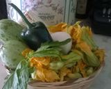 Foto del paso 1 de la receta: Sopa de flor de calabaza y chile poblano (olla de cocción lenta CrockPot-SlowCooker)