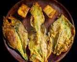 A picture of step 4 of Crispy palak pakora (crispy spinach fritters).