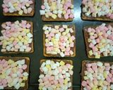 Gambar langkah 2 resipi Crispy Marshmallow melted with peanut chocolate.