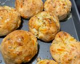 A picture of step 3 of Crab stuffed cheddar bay biscuits.