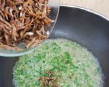 Foto langkah ke 5 dari resep Tumis Ikan Teri Daun Kunyit.