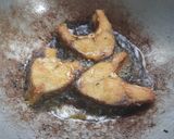 A picture of step 5 of Fish Spring Onion Gravy.