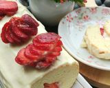 Foto langkah ke 8 dari resep Swiss Roll with strawberry filling.