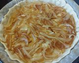 Une image de l'étape 6 de Quiche oignon chèvre & miel.