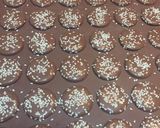 Foto langkah ke 7 dari resep Choco coin cookies (resep kuker untuk dagang).