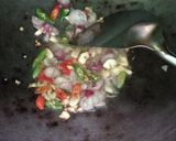 Foto langkah ke 2 dari resep Tumis kulit mlinjo suwir tongkol.