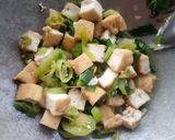 Foto langkah ke 4 dari resep Oseng Tahu ala anak kost.